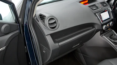 Used Mazda 5 - materials