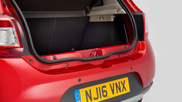 Used Dacia Sandero - boot sill