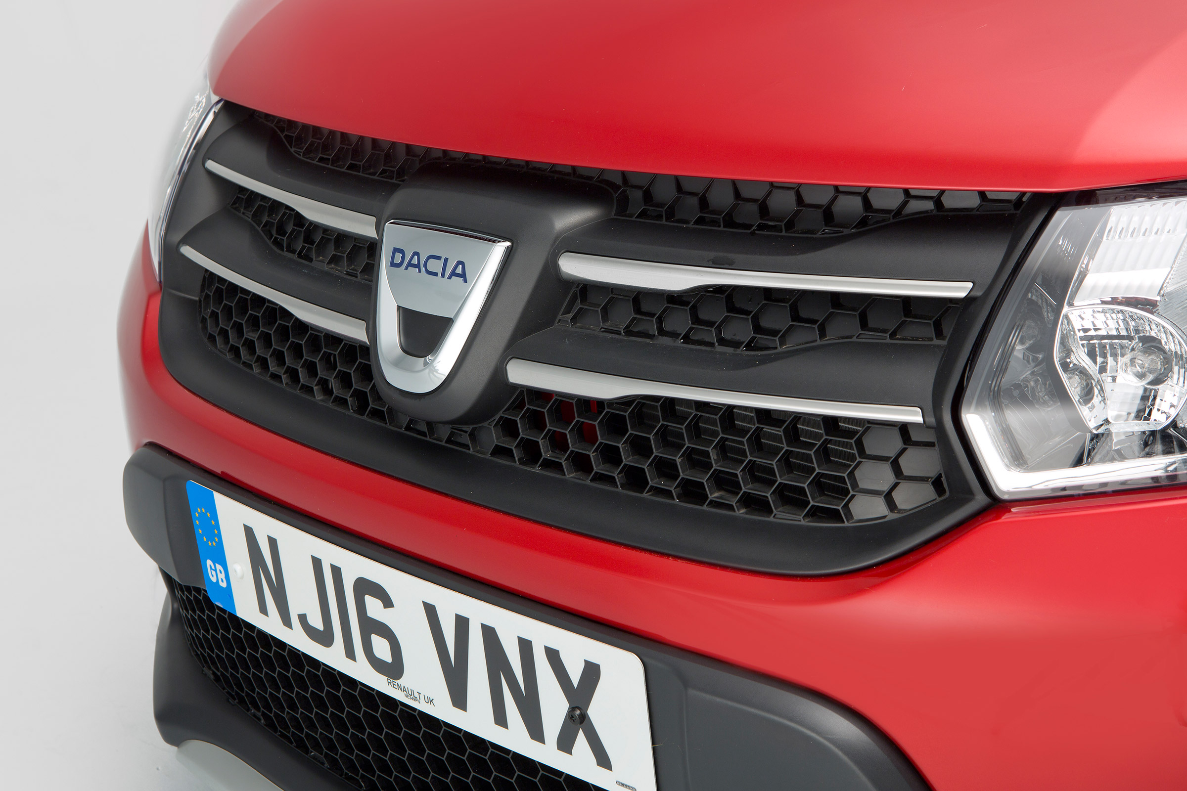 Used Dacia Sandero - grille