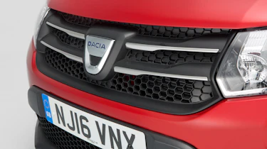 Used Dacia Sandero - grille