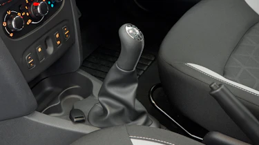 Used Dacia Sandero - gearstick