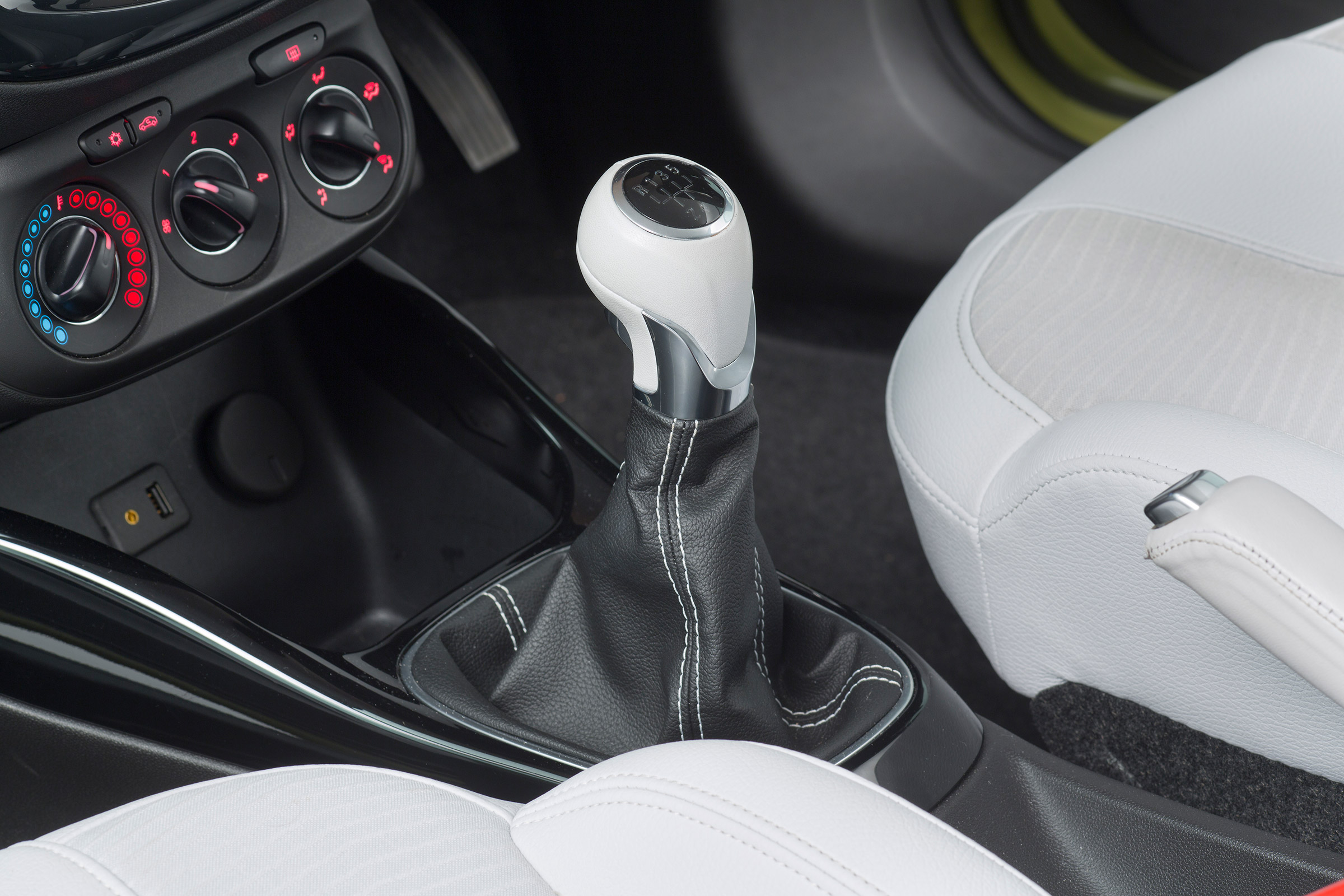 Used Vauxhall Adam - gearstick