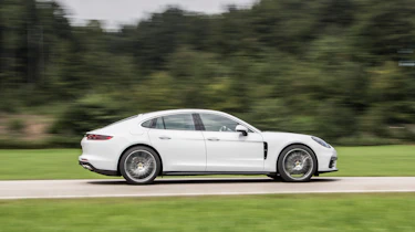 Porsche Panamera 4S diesel 2016 - side tracking
