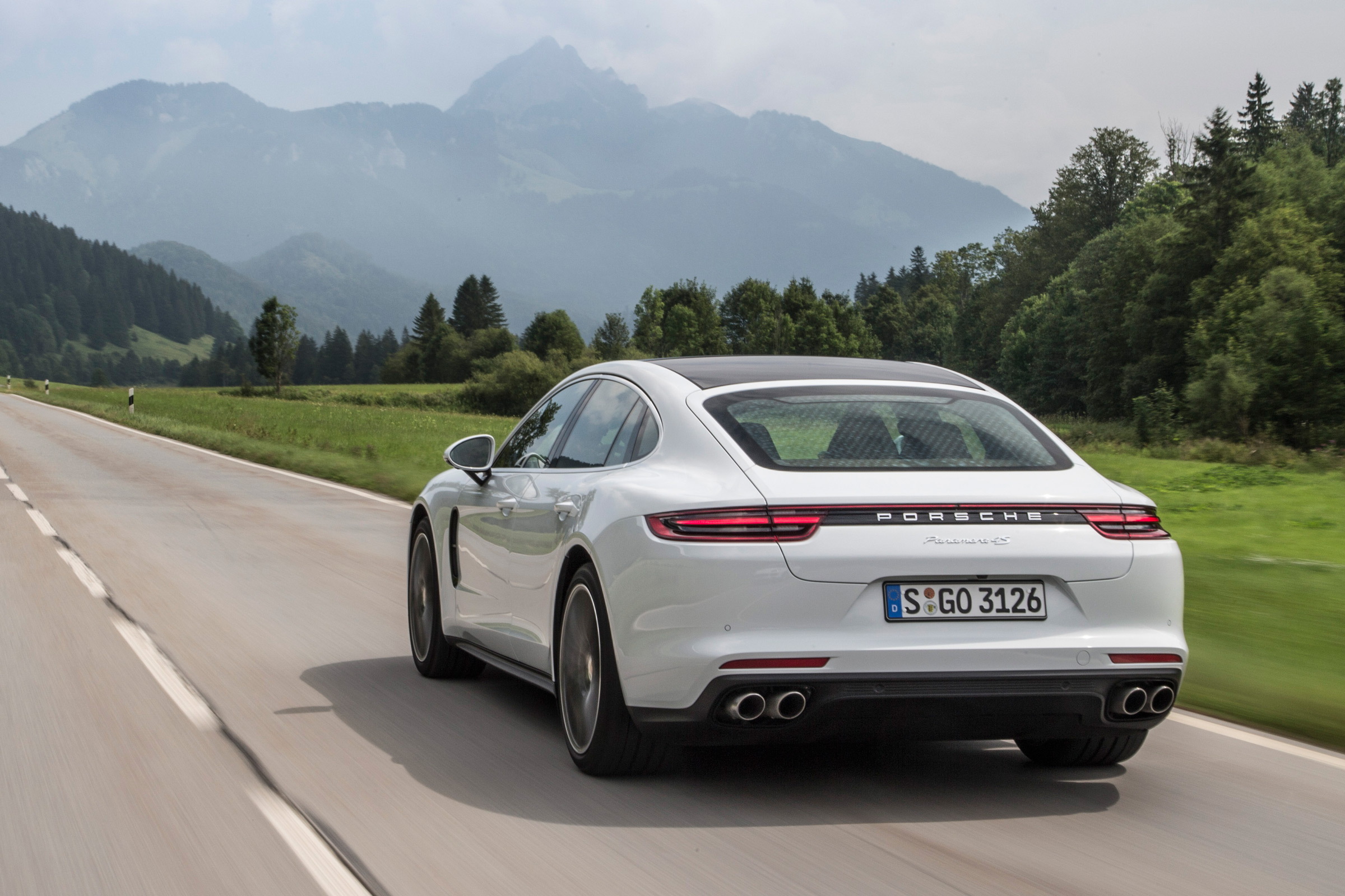 Porsche Panamera 4S diesel 2016 - rear tracking