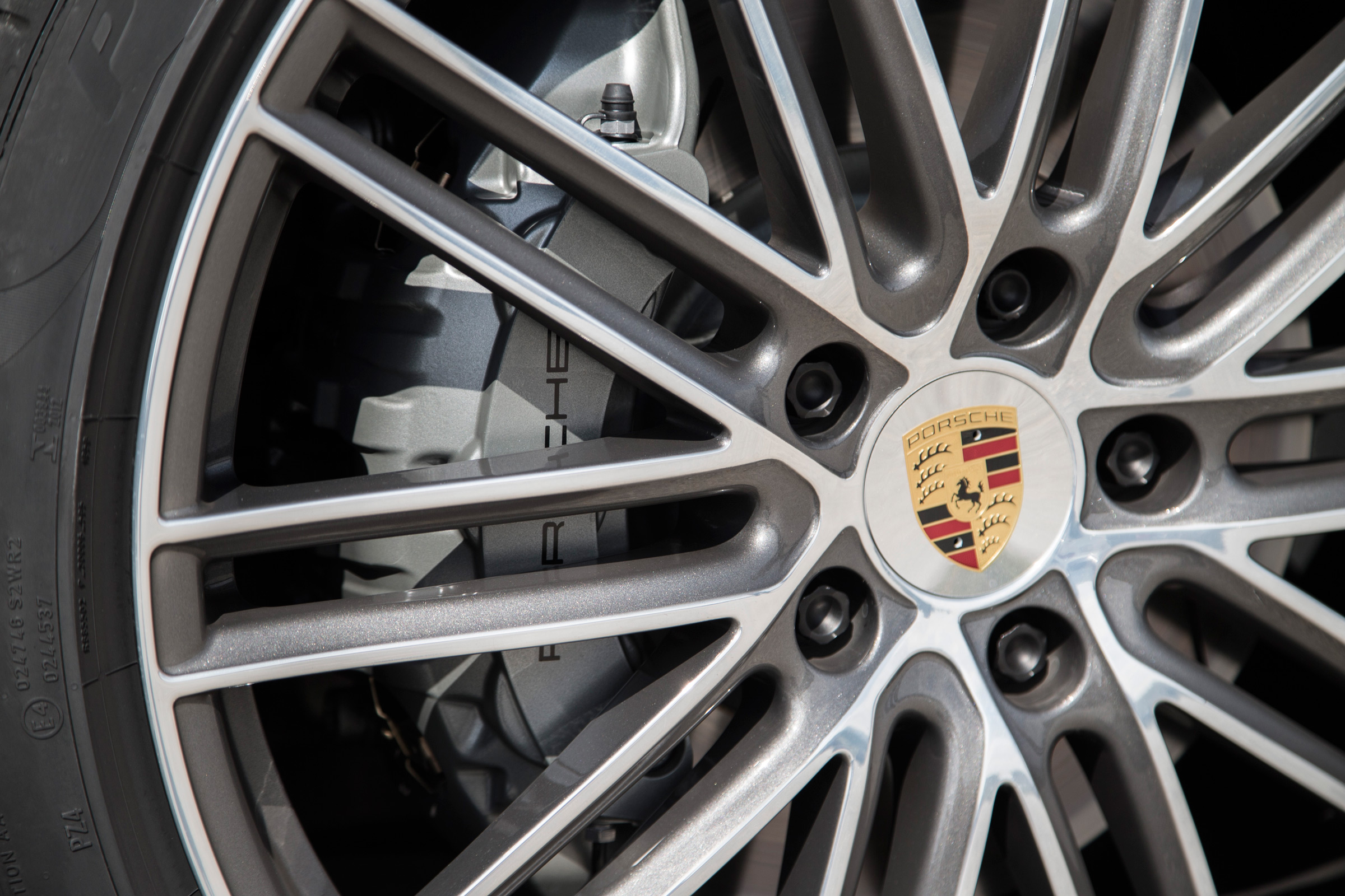 Porsche Panamera 4S diesel 2016 - wheel