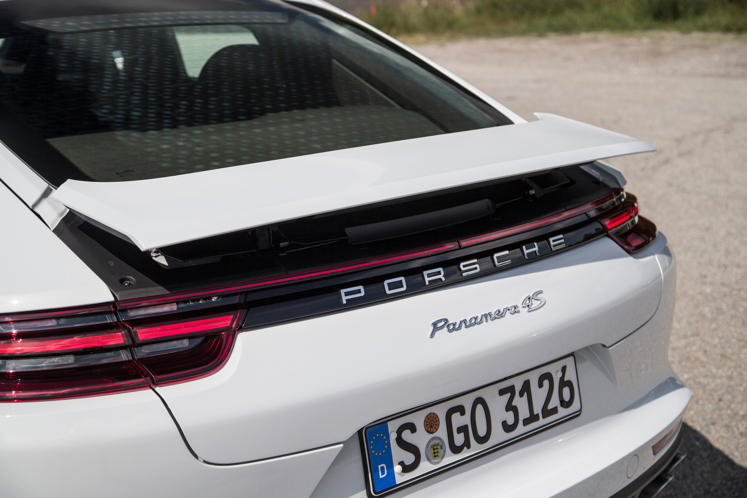Porsche Panamera 4S diesel 2016 - rear spoiler
