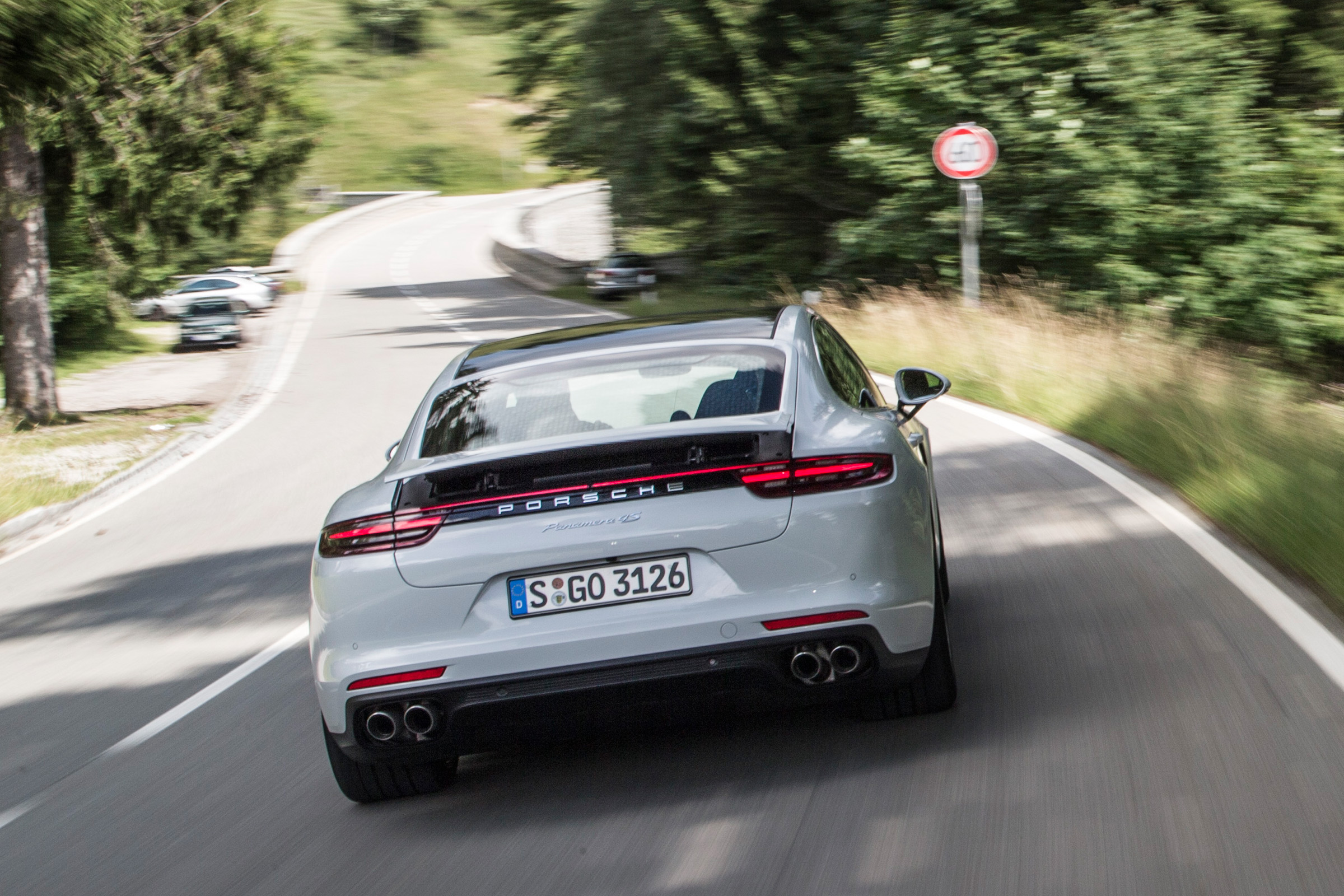 Porsche Panamera 4S diesel 2016 - rear tracking 3