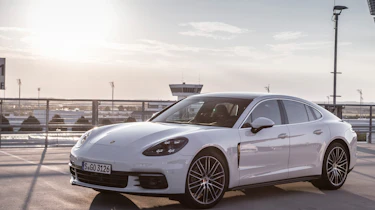 Porsche Panamera 4S diesel 2016 - front quarter