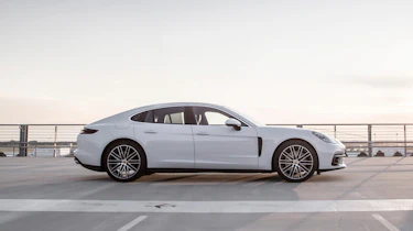 Porsche Panamera 4S diesel 2016 - side
