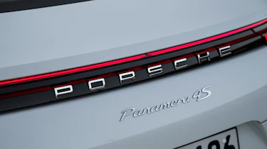 Porsche Panamera 4S diesel 2016 - rear detail