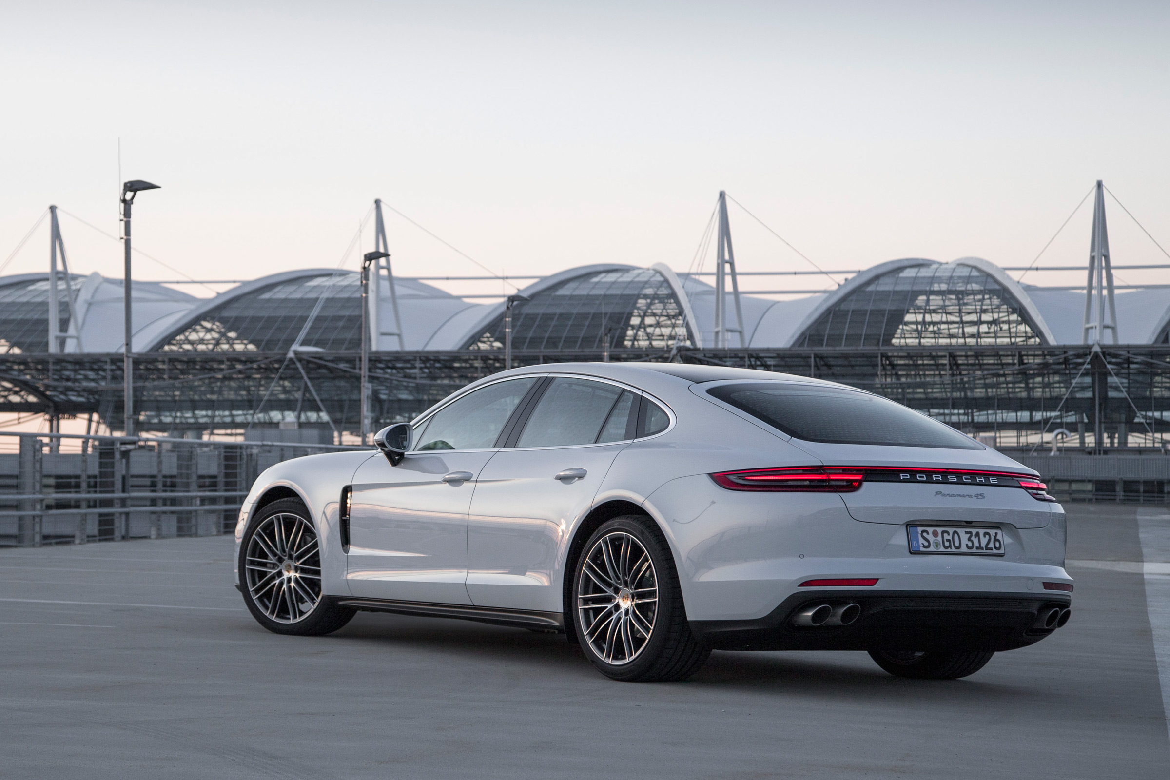 Porsche Panamera 4S diesel 2016 - rear quarter