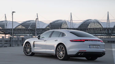 Porsche Panamera 4S diesel 2016 - rear quarter