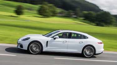 Porsche Panamera 4S diesel 2016 - side tracking