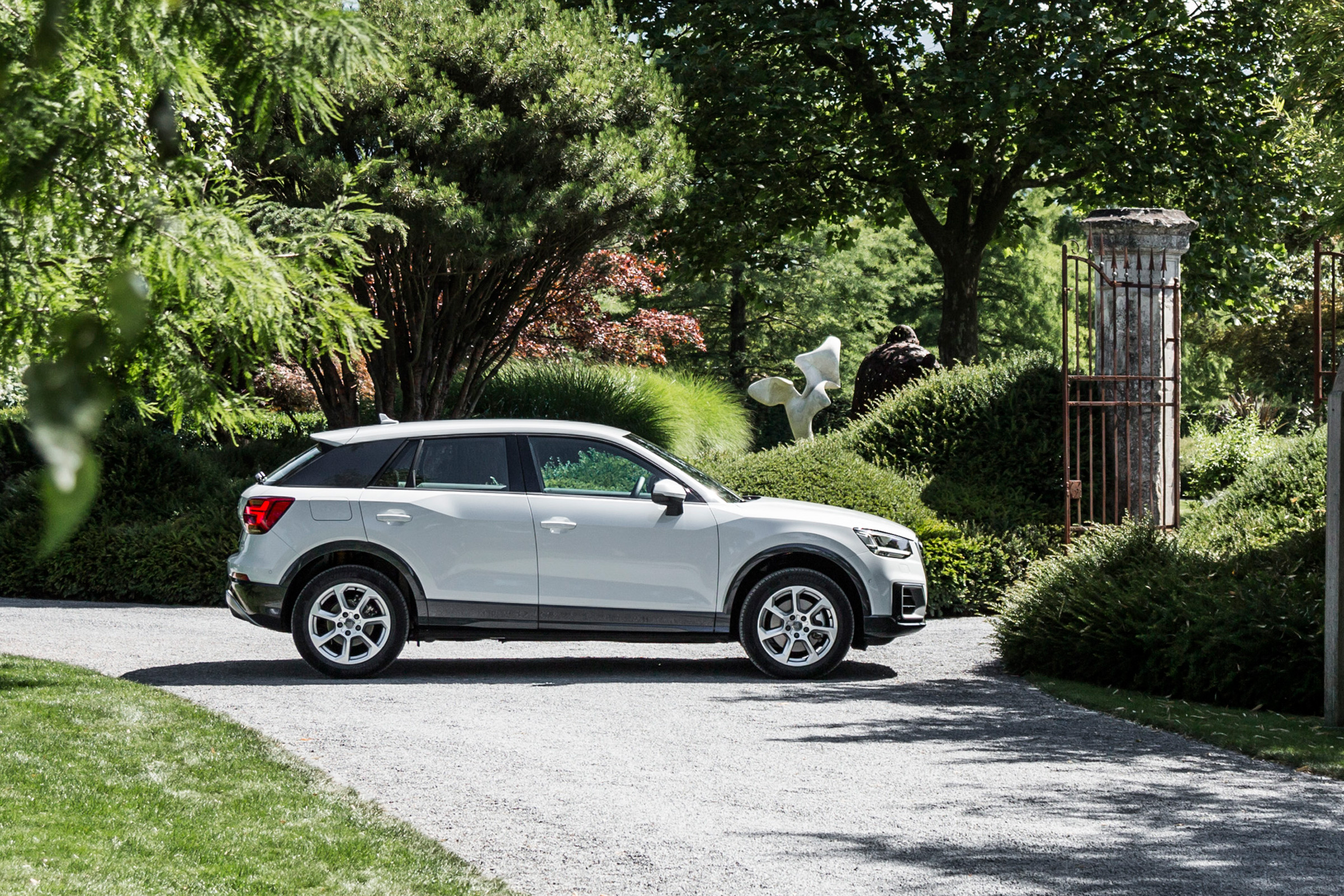 Audi Q2 1.0 TFSI - side