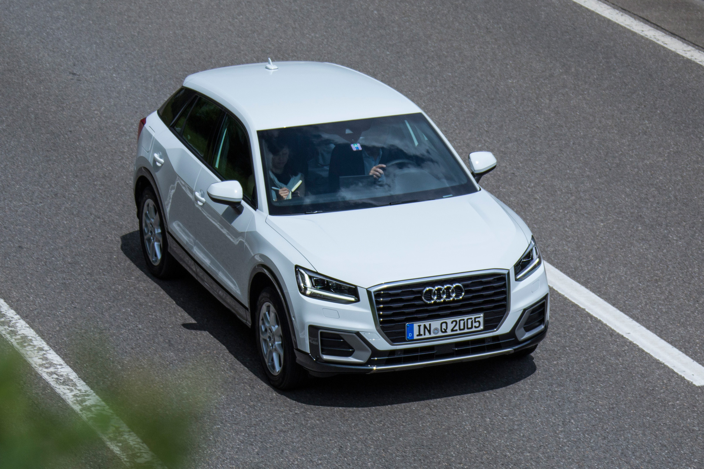Audi Q2 1.0 TFSI - overhead tracking