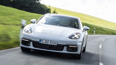 Porsche Panamera 4S diesel 2016 - front tracking 4