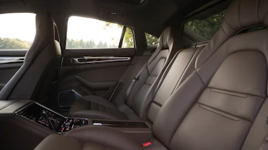 Porsche Panamera 4S diesel 2016 - rear seats