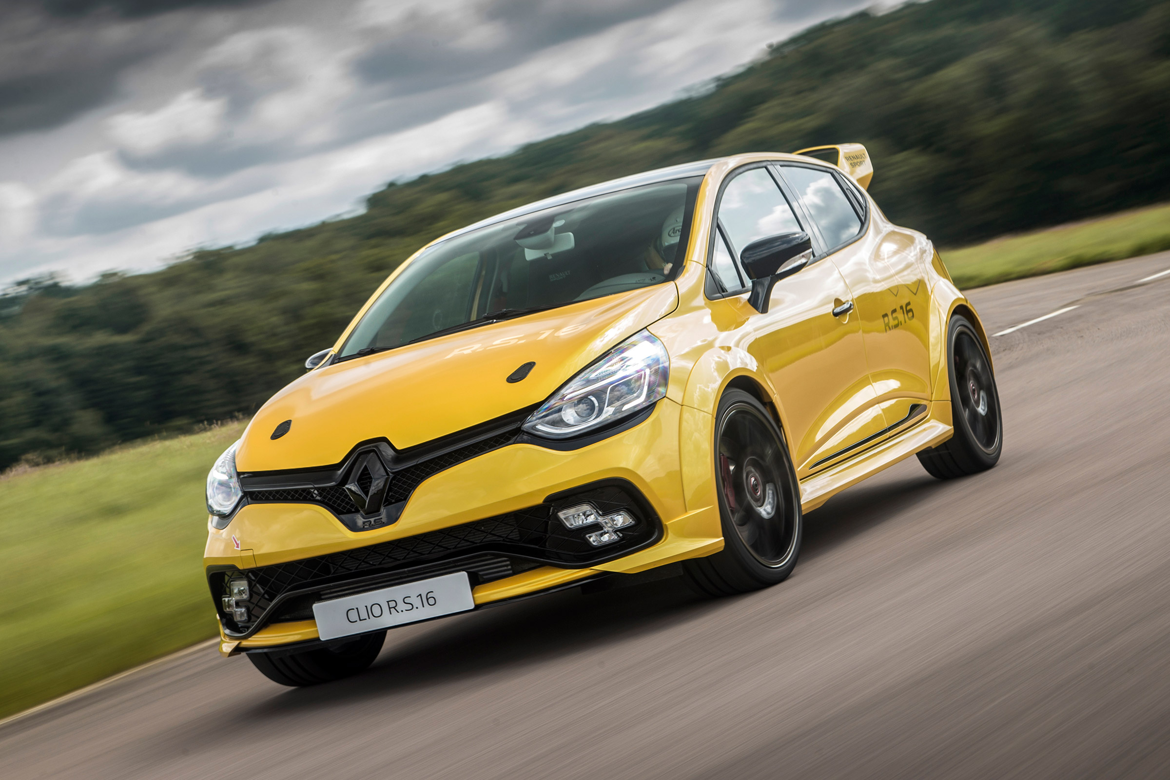 Clio R.S. 16 - front