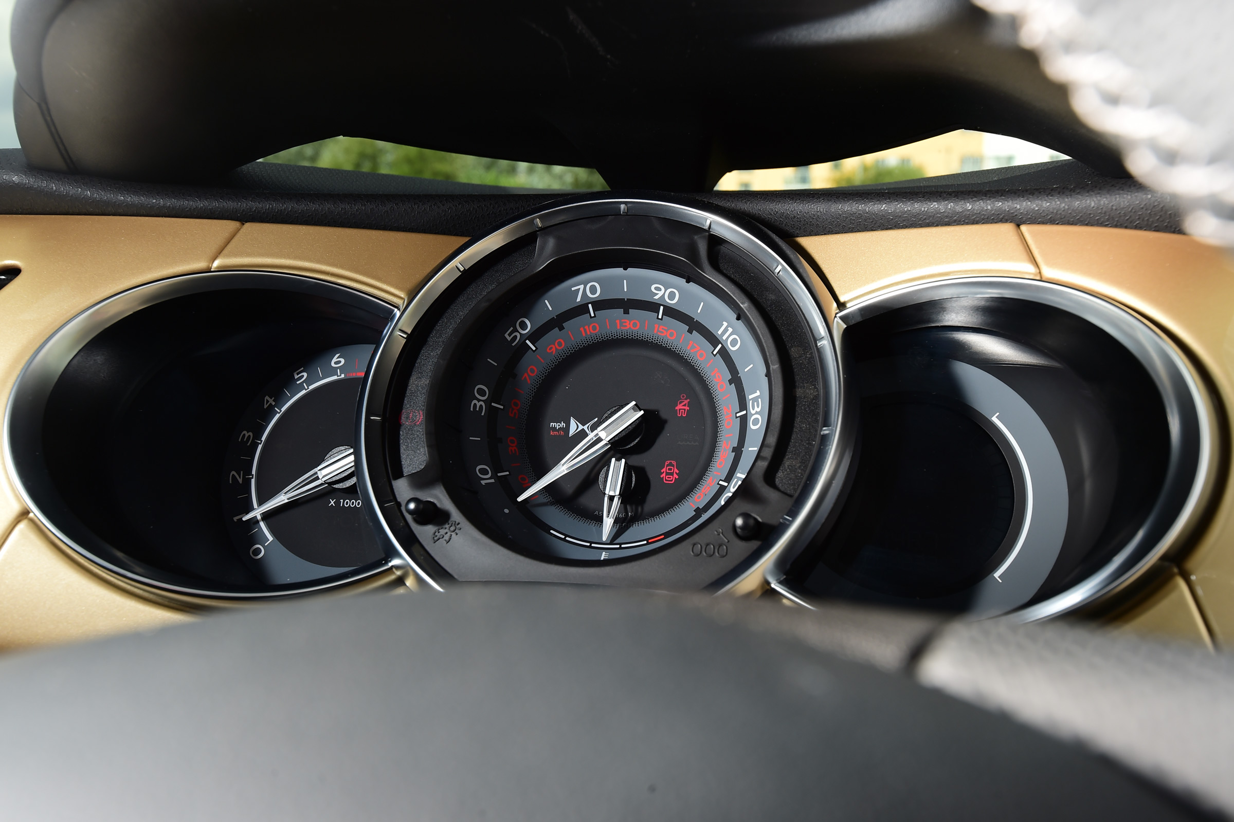 DS 3 Performance Cabrio 2016 - dials