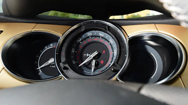 DS 3 Performance Cabrio 2016 - dials