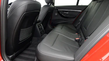 BMW 330e 2016 - rear seats