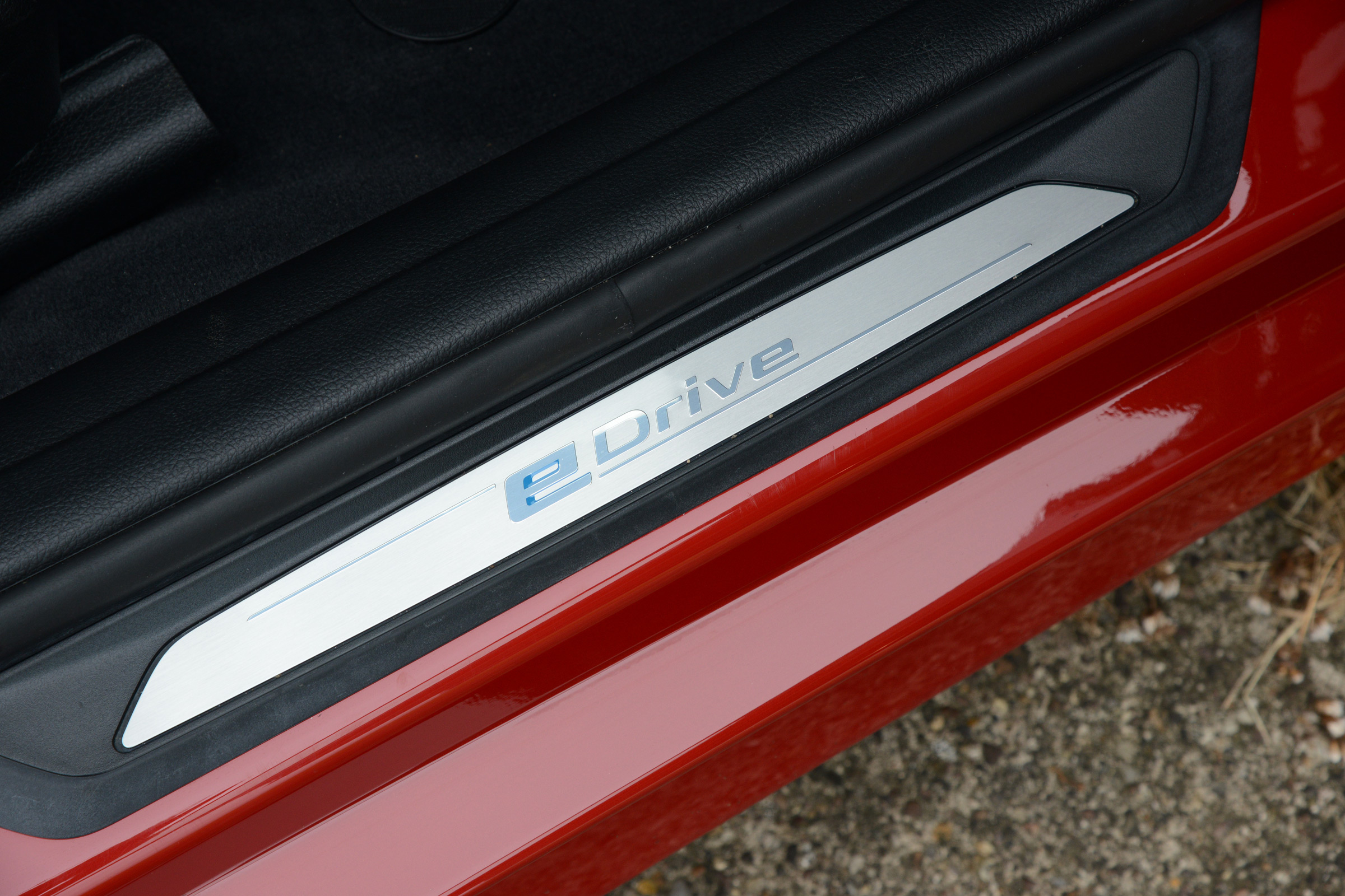 BMW 330e 2016 - door sill
