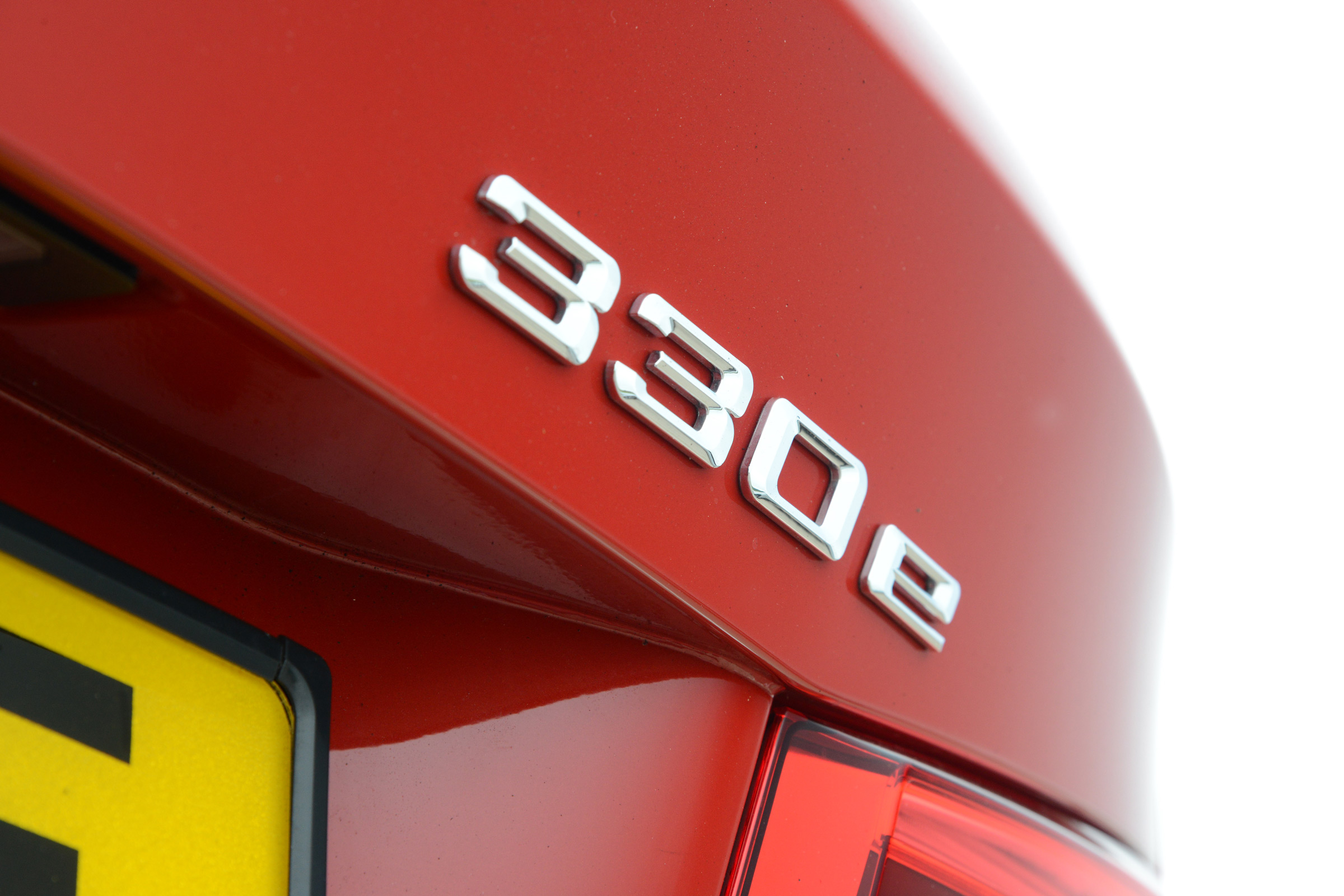 BMW 330e 2016 - badge
