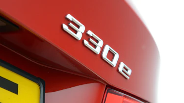 BMW 330e 2016 - badge