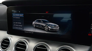 Mercedes E 350d 2016 - centre screen