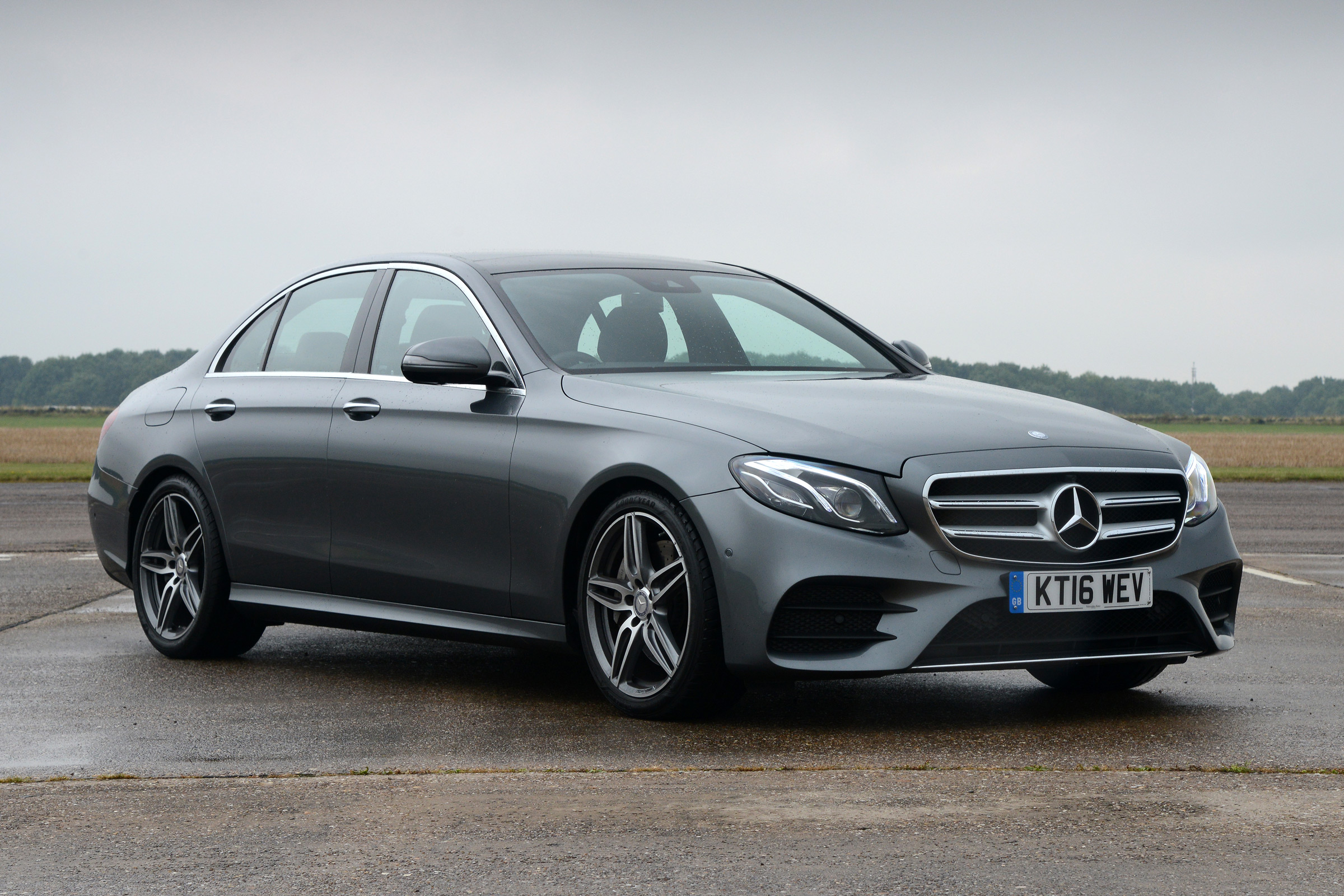 Mercedes E 350d 2016 - front quarter