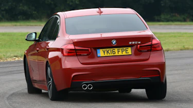 BMW 330e 2016 - rear cornering