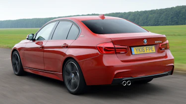 BMW 330e 2016 - rear tracking