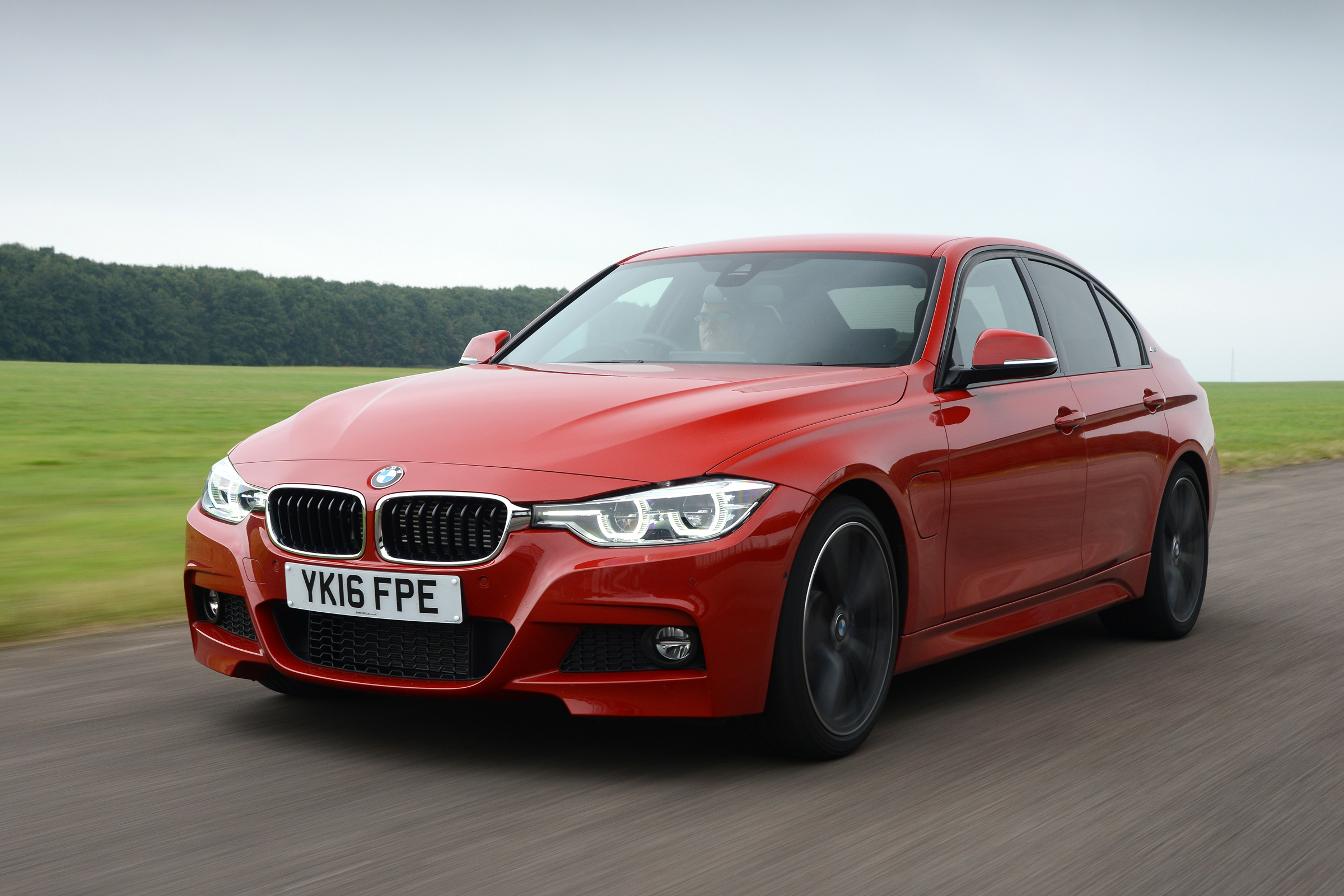 BMW 330e 2016 - front tracking