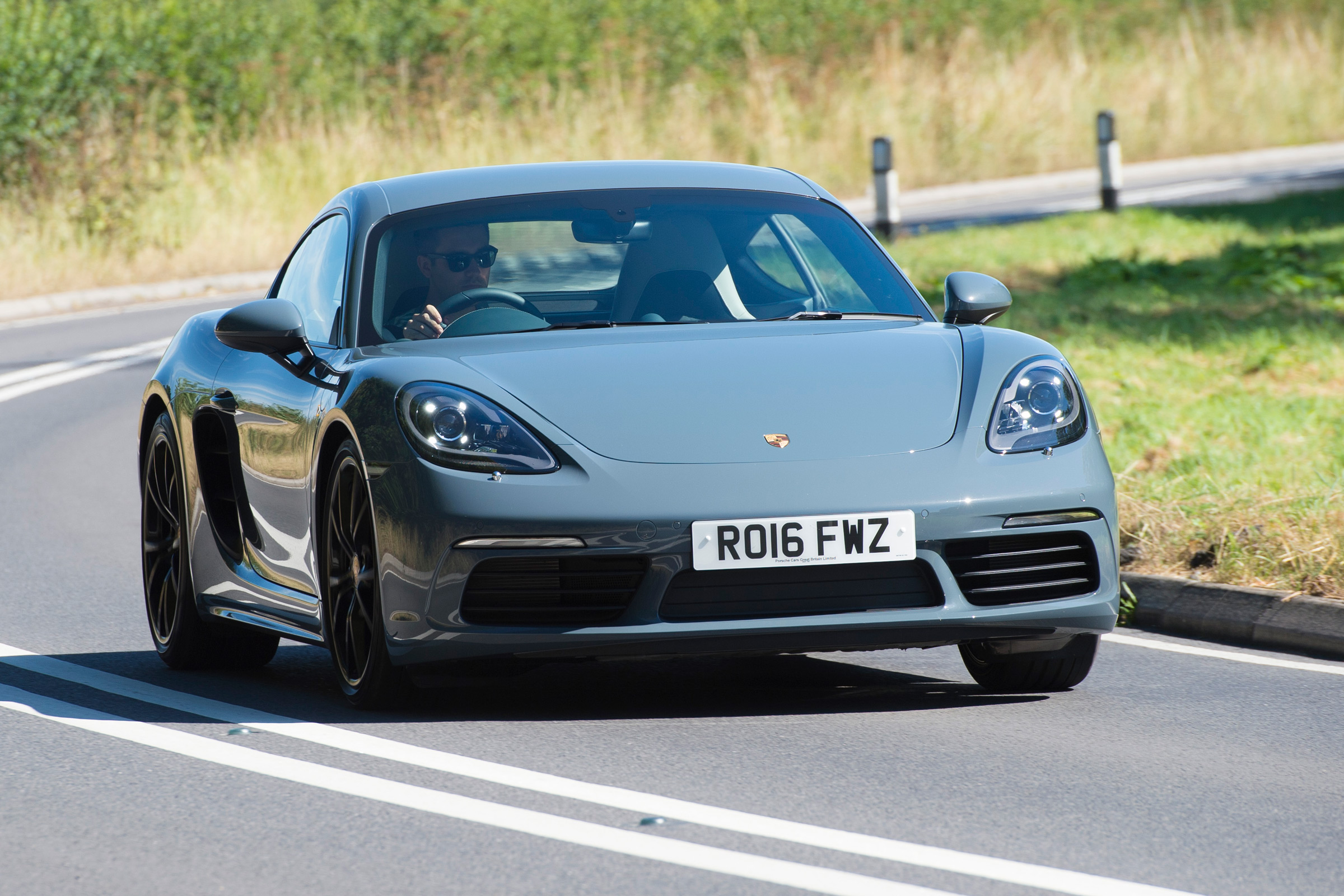 Porsche 718 Cayman - front cornering