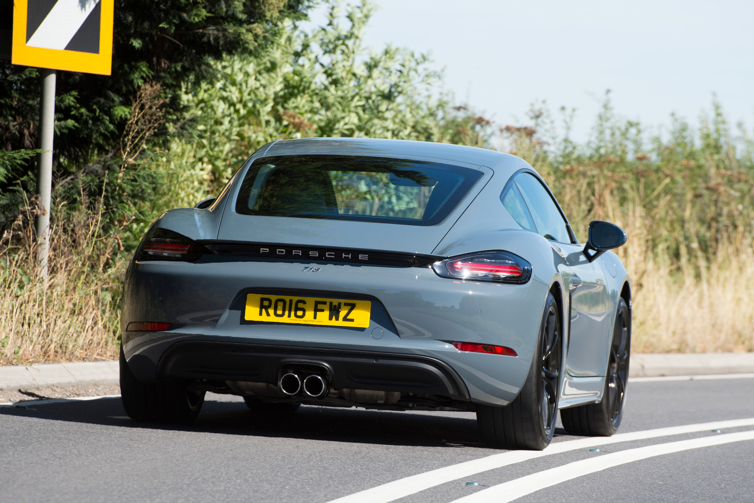 Porsche 718 Cayman - rear cornering