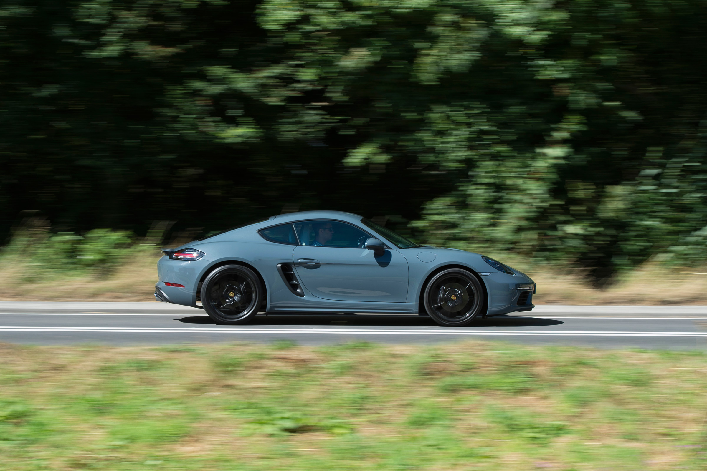 Porsche 718 Cayman - side tracking