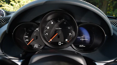 Porsche 718 Cayman - instruments