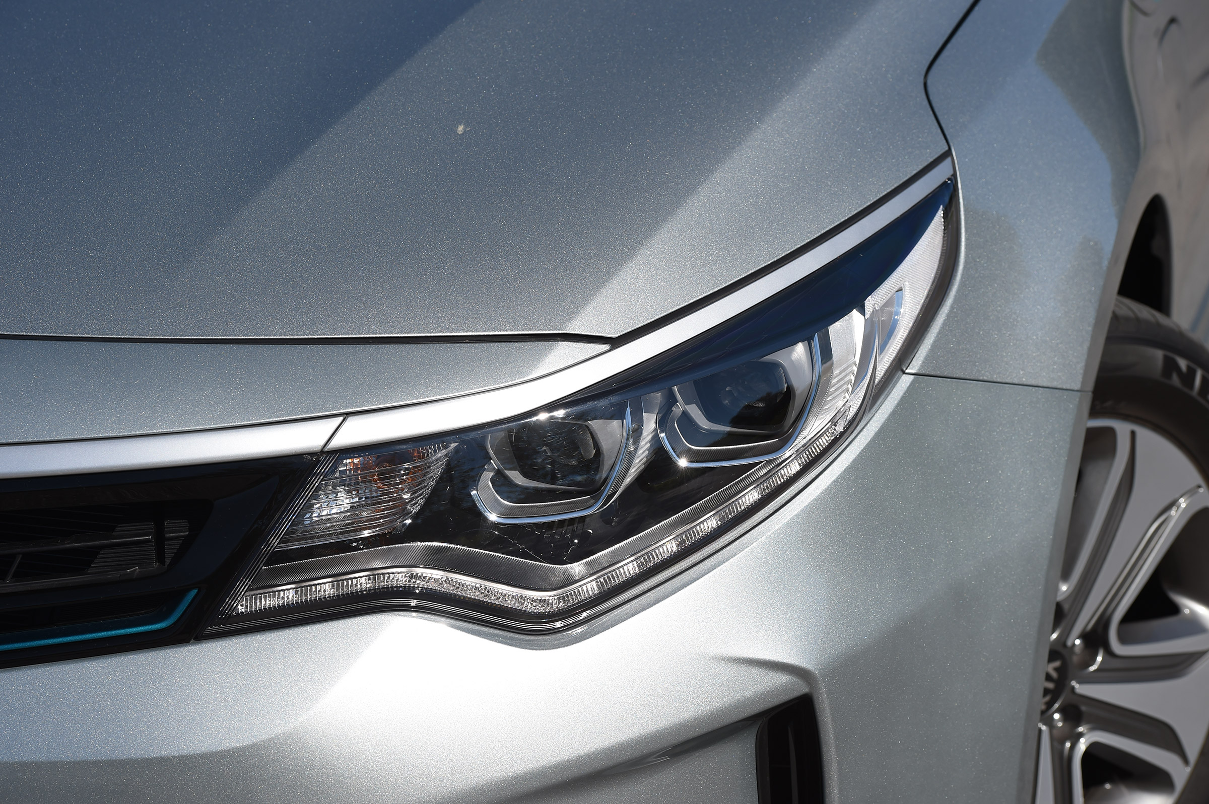 Kia Optima PHEV - front light detail