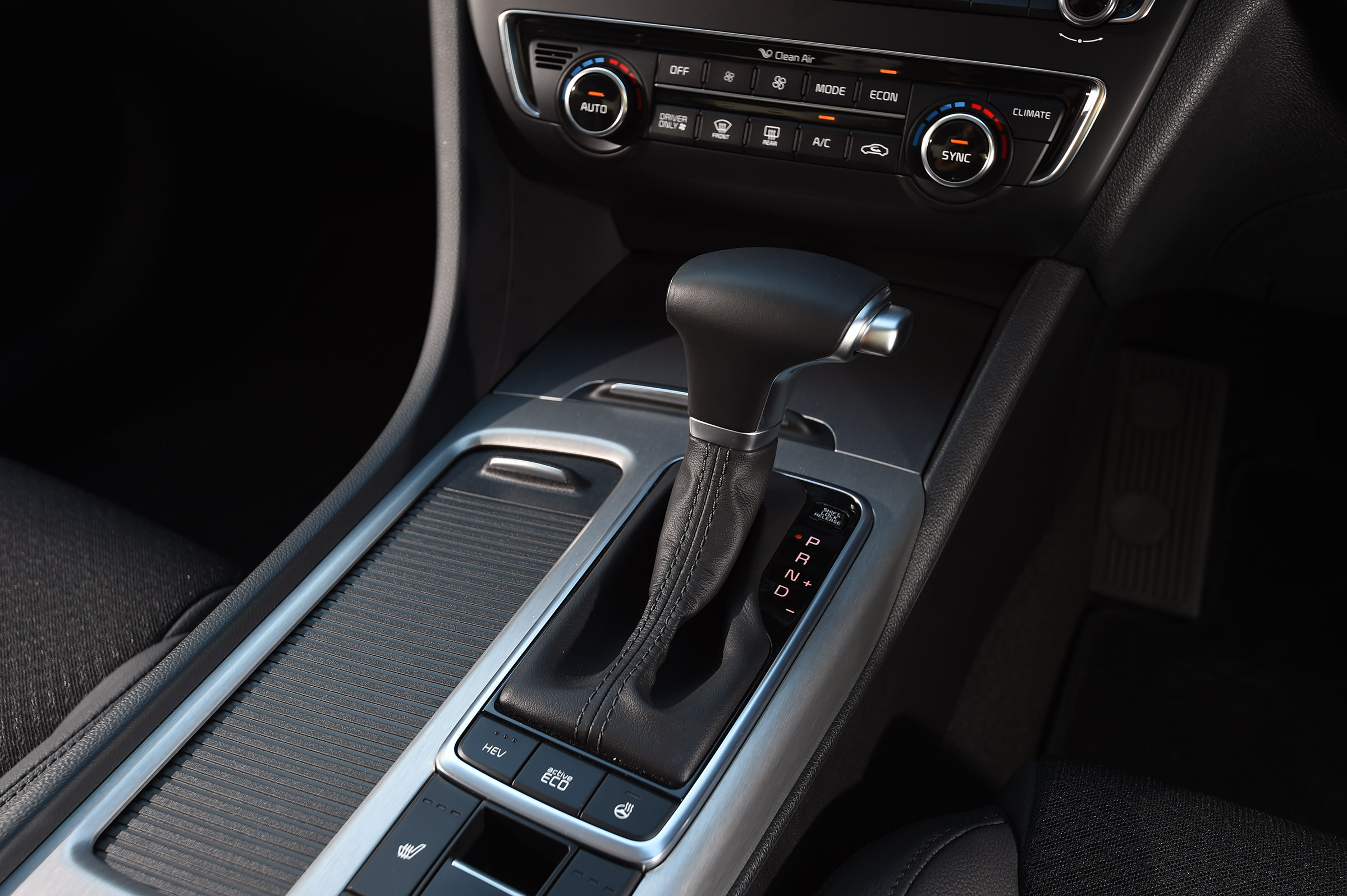 Kia Optima PHEV - centre console