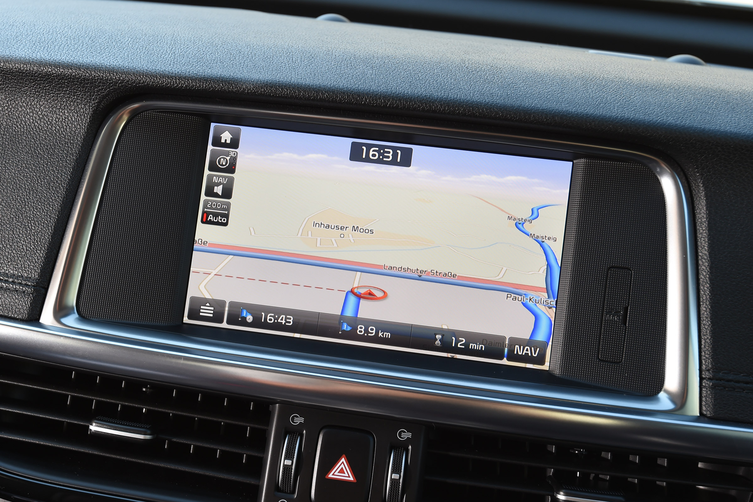 Kia Optima PHEV - sat-nav