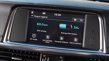 Kia Optima PHEV - infotainment screen