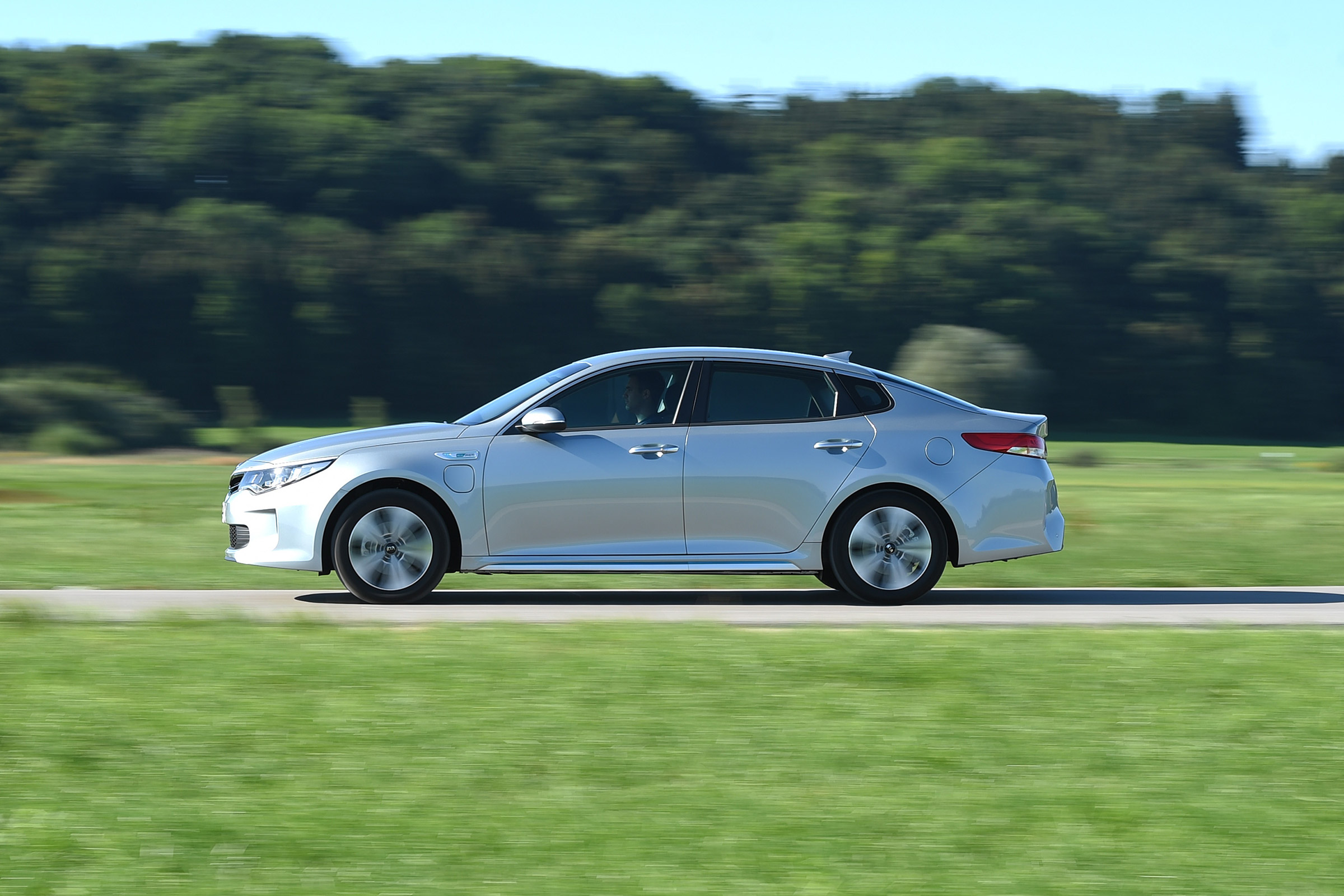 Kia Optima PHEV - side