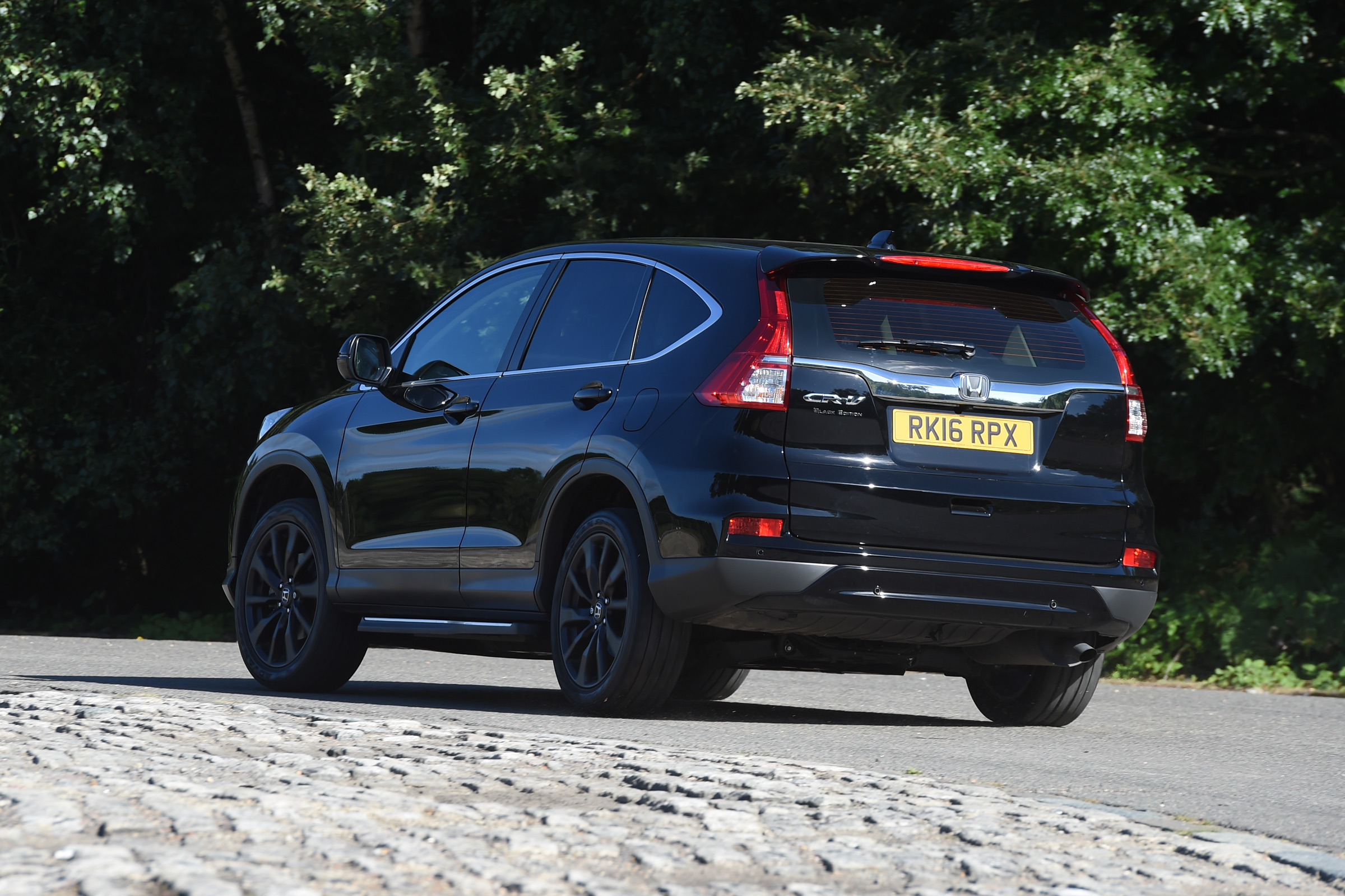 Honda CR-V Black Edition 2016 - rear cornering