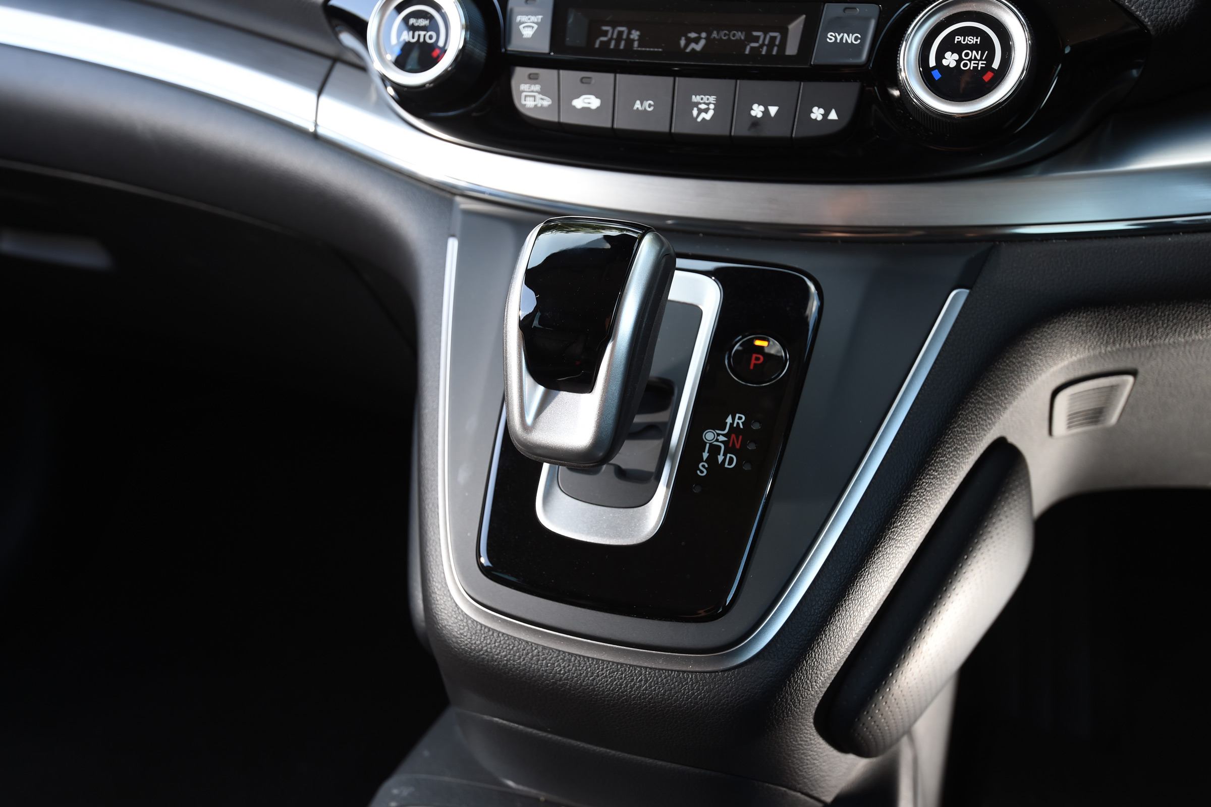 Honda CR-V Black Edition 2016 - gearlever