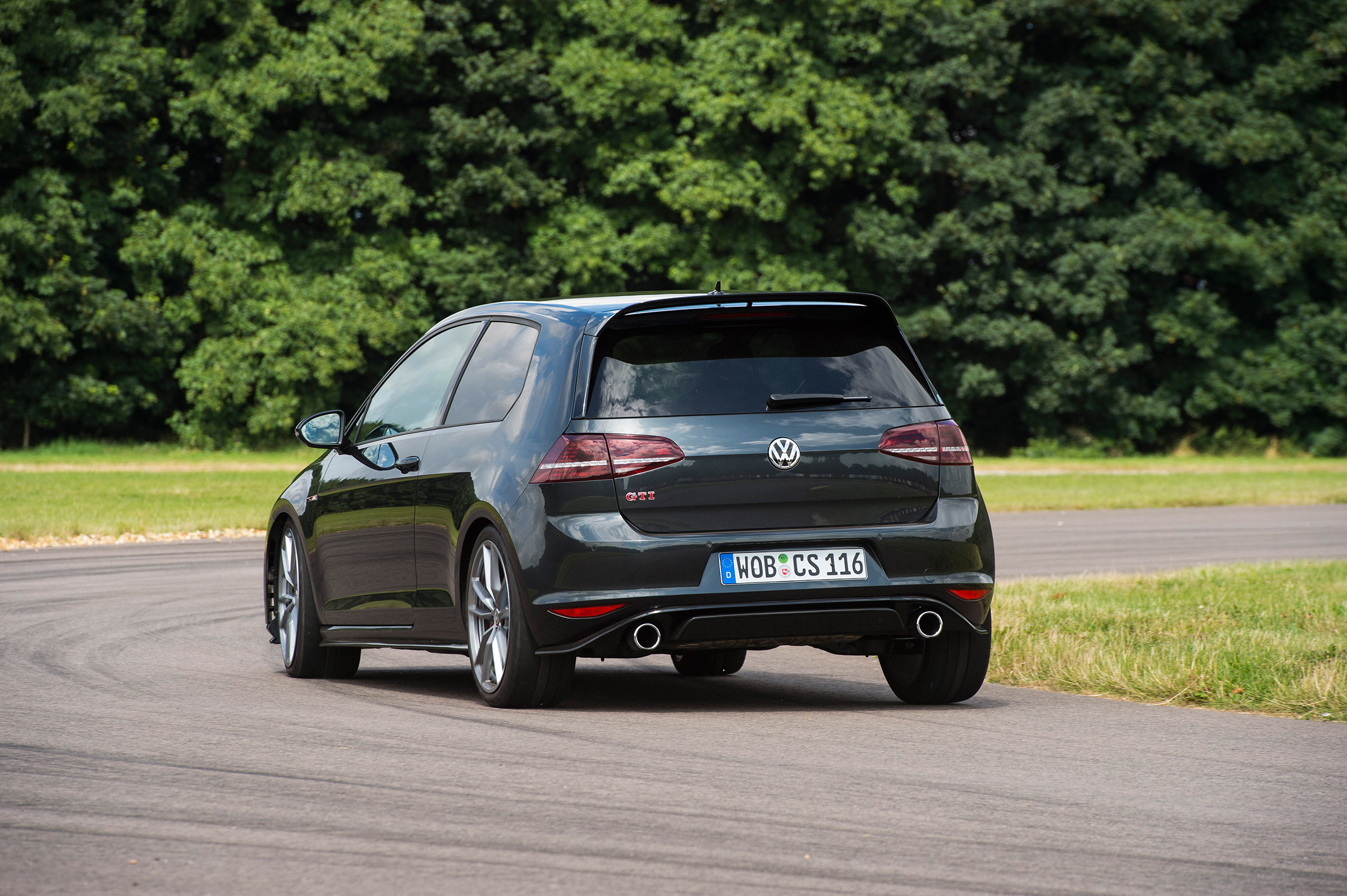 Volkswagen Golf GTI Clubsport S - rear cornering
