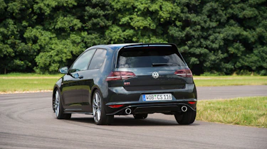 Volkswagen Golf GTI Clubsport S - rear cornering