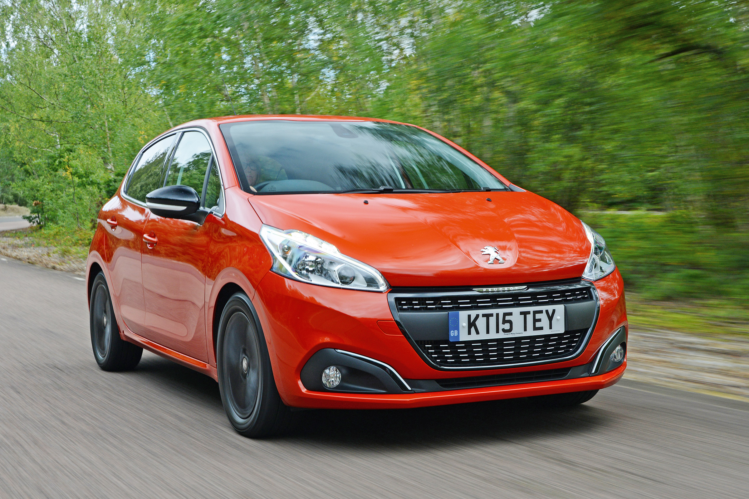 Peugeot 208 - front