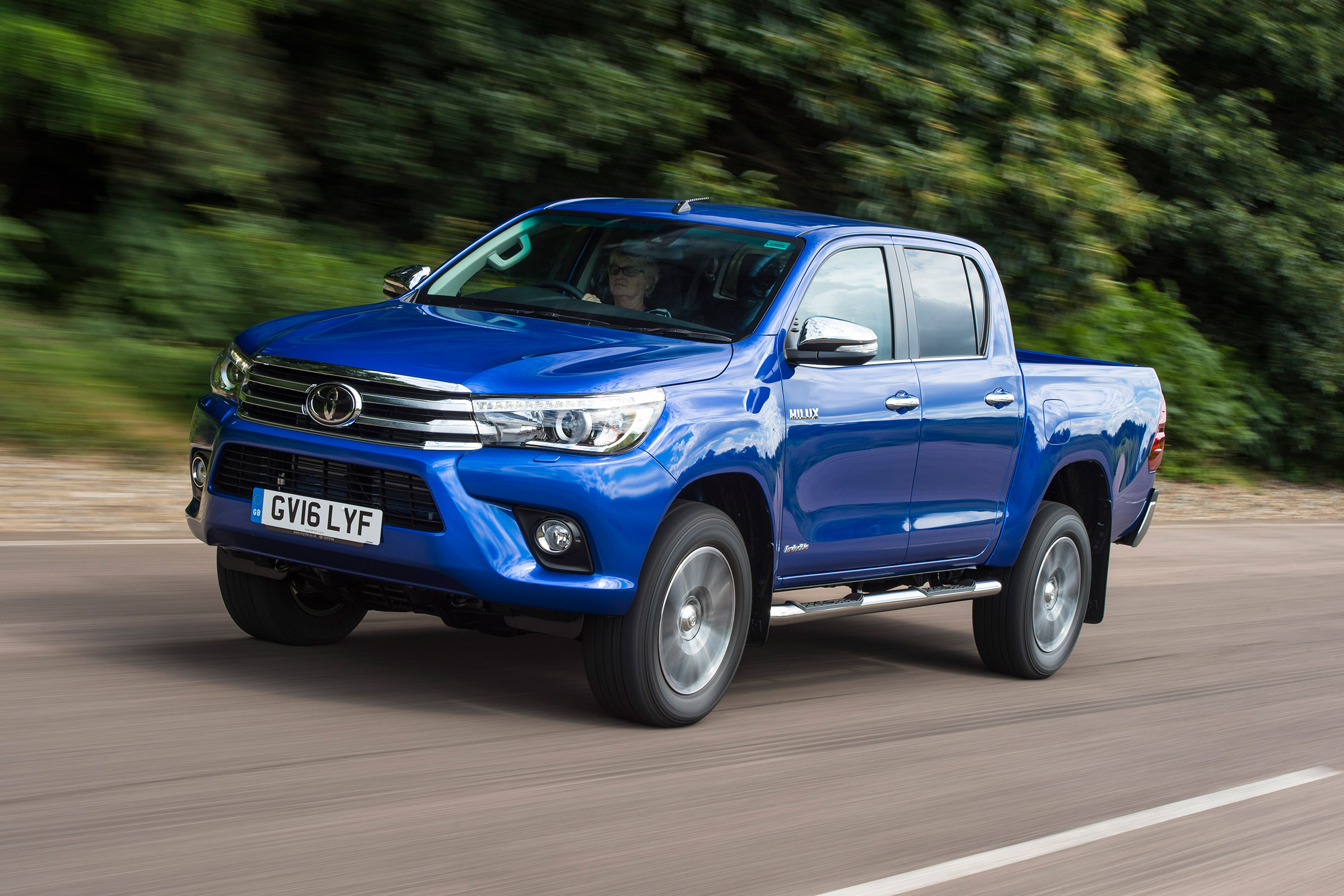 Toyota Hilux - front