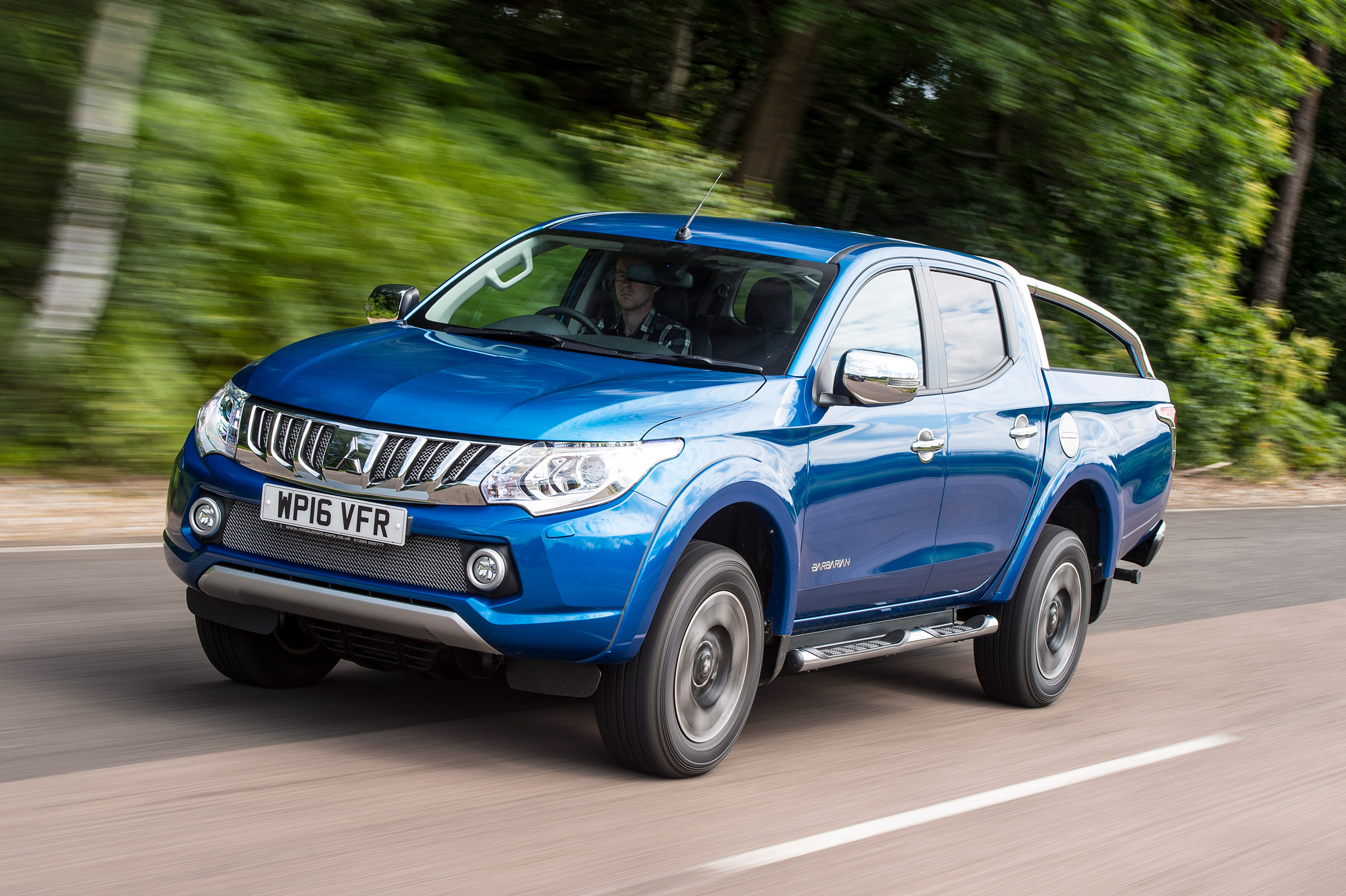 Mitsubishi L200 - front