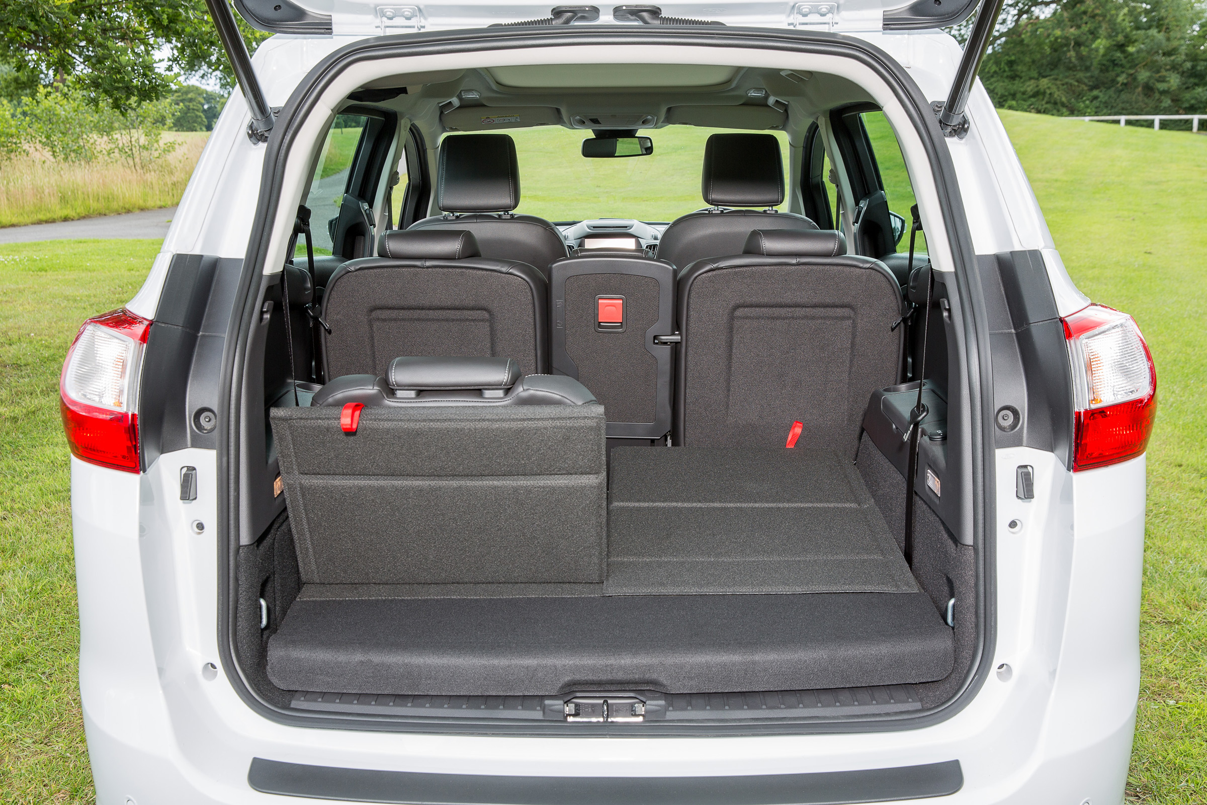 Ford Grand C-MAX 2016 - boot seats up